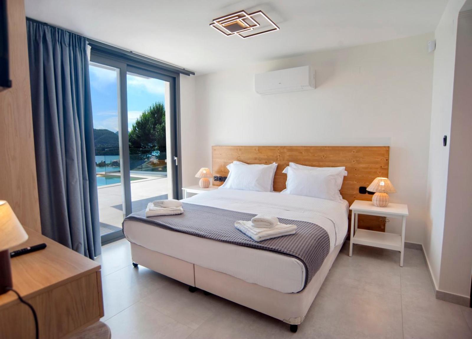 Smirties Nydri (Lefkada)